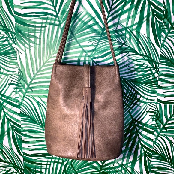 Lucky Brand Handbags - Lucky Brand Gray Pebbled Leather Shoulder Bag Fringe Tassel